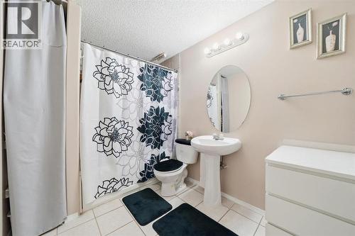 131 San Fernando Crescent Ne, Calgary, AB - Indoor Photo Showing Bathroom