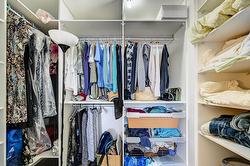 Walk-in closet - 
