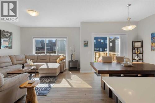 33 Walcrest Way Se, Calgary, AB - Indoor Photo Showing Living Room
