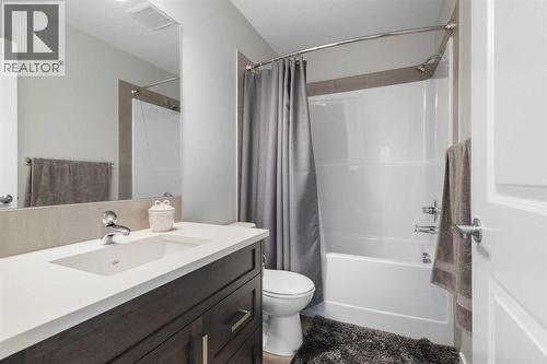33 Walcrest Way Se, Calgary, AB - Indoor Photo Showing Bathroom