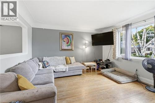 58 Seven Oaks Drive, Hamilton, ON - Indoor Photo Showing Living Room