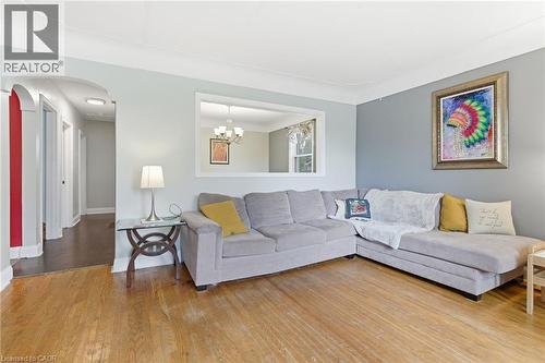 58 Seven Oaks Drive, Hamilton, ON - Indoor Photo Showing Living Room