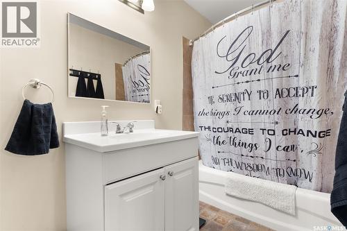 2353 Reynolds Street, Regina, SK - Indoor Photo Showing Bathroom