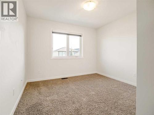 98 Moonlight Boulevard W, Lethbridge, AB - Indoor Photo Showing Other Room