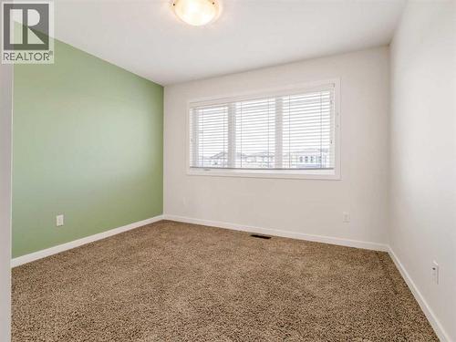 98 Moonlight Boulevard W, Lethbridge, AB - Indoor Photo Showing Other Room