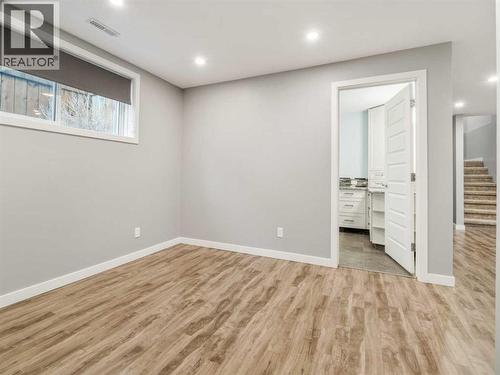 98 Moonlight Boulevard W, Lethbridge, AB - Indoor Photo Showing Other Room