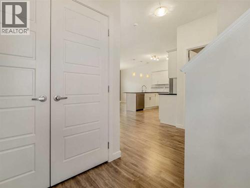 98 Moonlight Boulevard W, Lethbridge, AB - Indoor Photo Showing Other Room