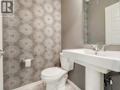 98 Moonlight Boulevard W, Lethbridge, AB - Indoor Photo Showing Bathroom