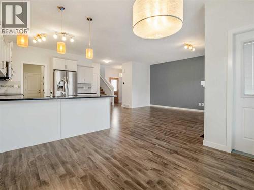 98 Moonlight Boulevard W, Lethbridge, AB - Indoor Photo Showing Kitchen With Upgraded Kitchen