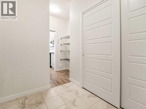 98 Moonlight Boulevard W, Lethbridge, AB - Indoor Photo Showing Other Room