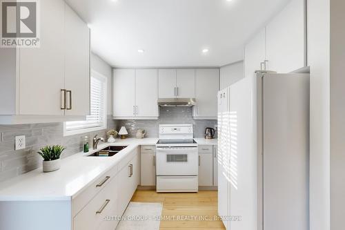 1249 Foxglove Place, Mississauga, ON - Indoor Photo Showing Kitchen With Double Sink
