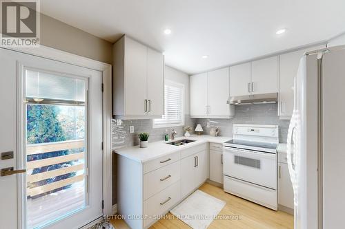 1249 Foxglove Place, Mississauga, ON - Indoor Photo Showing Kitchen With Double Sink