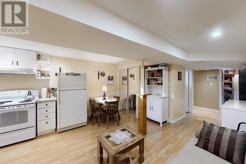 1249 Foxglove Place, Mississauga, ON - Indoor Photo Showing Kitchen