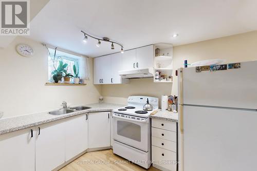 1249 Foxglove Place, Mississauga, ON - Indoor Photo Showing Kitchen With Double Sink