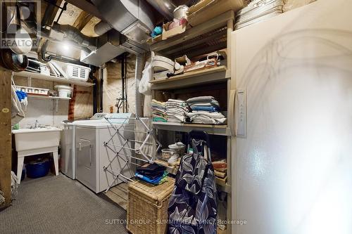 1249 Foxglove Place, Mississauga, ON - Indoor Photo Showing Laundry Room