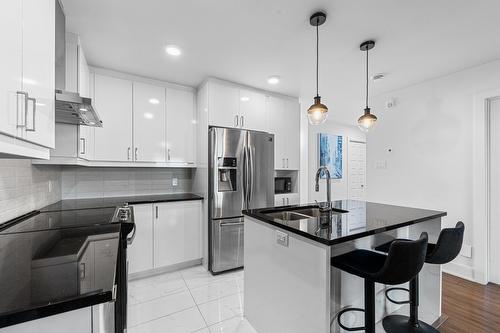 Cuisine - 402-40 Rue Chénier, Saint-Philippe, QC - Indoor Photo Showing Kitchen With Double Sink With Upgraded Kitchen