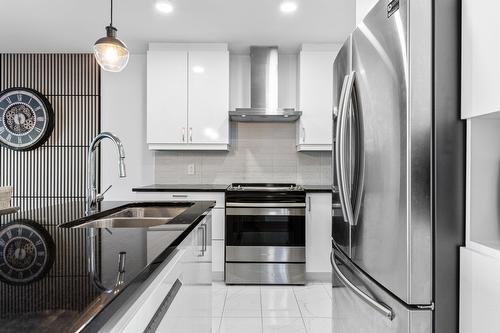 Cuisine - 402-40 Rue Chénier, Saint-Philippe, QC - Indoor Photo Showing Kitchen With Double Sink With Upgraded Kitchen