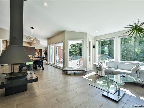 Salon - 59 Ch. Wright, Chelsea, QC - Indoor Photo Showing Living Room