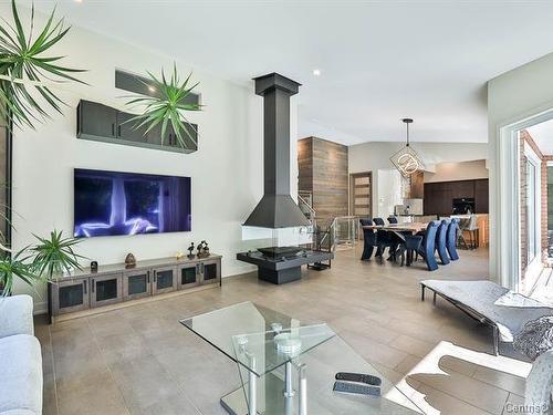 Salon - 59 Ch. Wright, Chelsea, QC - Indoor Photo Showing Living Room