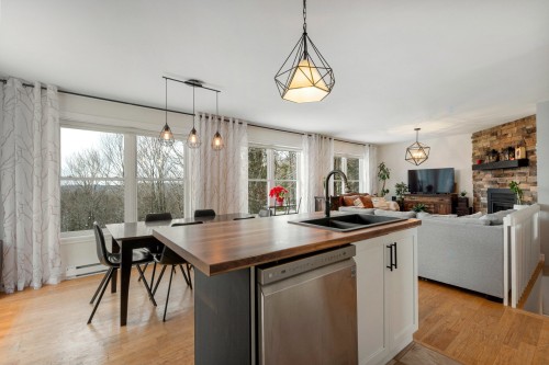 Cuisine - 19 Ch. De La Fleur-De-Lune, Saint-Sauveur, QC - Indoor With Fireplace