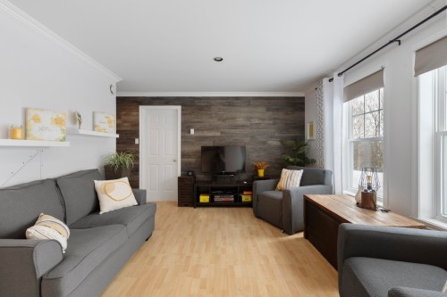 Salle familiale - 19 Ch. De La Fleur-De-Lune, Saint-Sauveur, QC - Indoor Photo Showing Living Room