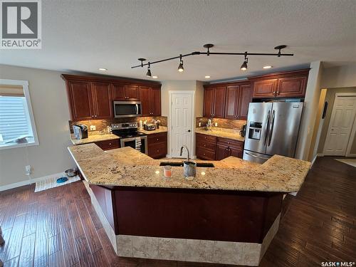 721 Barber Crescent, Weyburn, SK - Indoor Photo Showing Kitchen