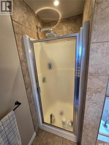721 Barber Crescent, Weyburn, SK - Indoor Photo Showing Bathroom