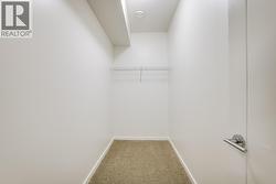 Large walk in closet in 2nd bedroom - 