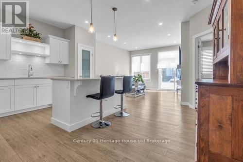 19 Livingston Drive, Tillsonburg, ON - Indoor Photo Showing Kitchen With Upgraded Kitchen