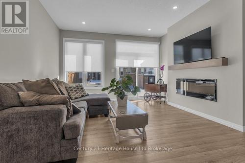 19 Livingston Drive, Tillsonburg, ON - Indoor Photo Showing Living Room With Fireplace