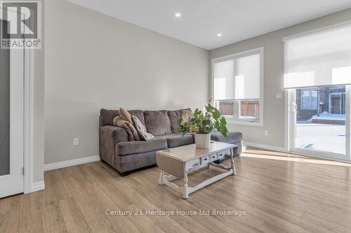 19 Livingston Drive, Tillsonburg, ON - Indoor Photo Showing Living Room