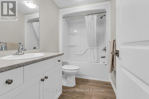19 Livingston Drive, Tillsonburg, ON - Indoor Photo Showing Bathroom