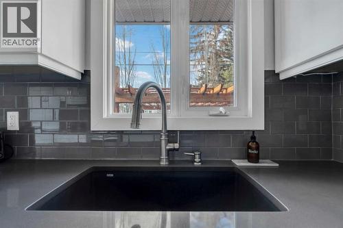 19 Garrick Drive Sw, Calgary, AB - Indoor Photo Showing Kitchen
