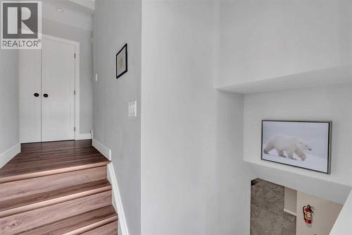19 Garrick Drive Sw, Calgary, AB - Indoor Photo Showing Other Room