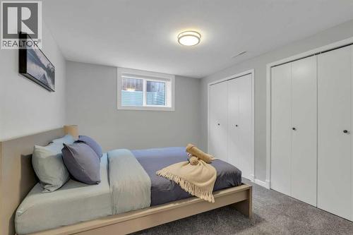 19 Garrick Drive Sw, Calgary, AB - Indoor Photo Showing Other Room