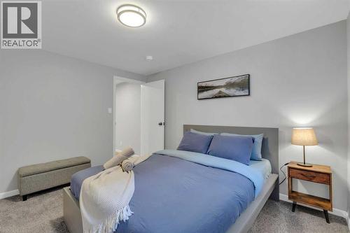 19 Garrick Drive Sw, Calgary, AB - Indoor Photo Showing Bedroom
