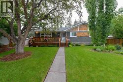 19 Garrick Drive SW  Calgary, AB T3E 5B4