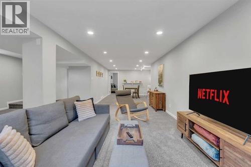 19 Garrick Drive Sw, Calgary, AB - Indoor Photo Showing Living Room