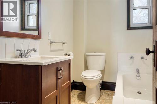 392 Breithaupt Street, Kitchener, ON - Indoor Photo Showing Bathroom