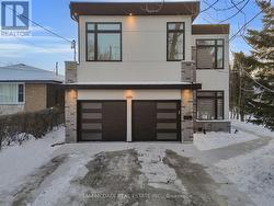 1050 EDGELEIGH AVENUE  Mississauga, ON L5E 2G1