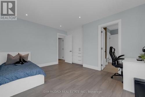 1050 Edgeleigh Avenue, Mississauga, ON - Indoor Photo Showing Bedroom