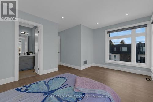 1050 Edgeleigh Avenue, Mississauga, ON - Indoor Photo Showing Bedroom