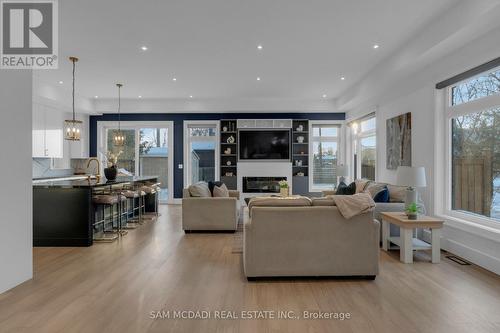 1050 Edgeleigh Avenue, Mississauga, ON - Indoor Photo Showing Living Room With Fireplace
