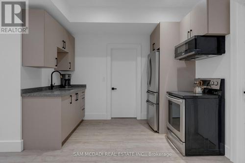 1050 Edgeleigh Avenue, Mississauga, ON - Indoor Photo Showing Kitchen