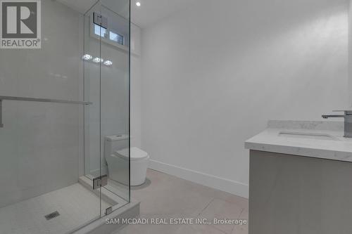 1050 Edgeleigh Avenue, Mississauga, ON - Indoor Photo Showing Bathroom