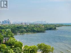 5 min walk to lakefront parks - 