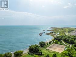 5 min walk to lakefront parks - 