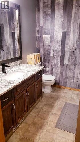 272210 Range Road 291  Ne, Airdrie, AB - Indoor Photo Showing Bathroom