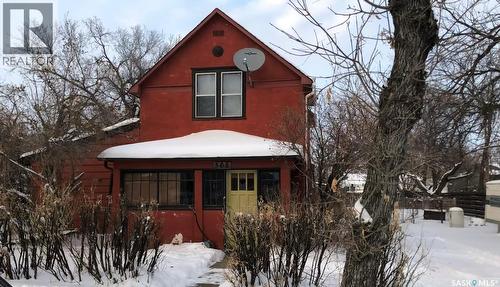 308 5Th Avenue W, Assiniboia, SK - Outdoor