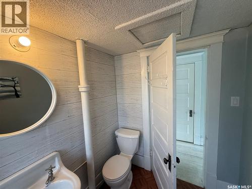 308 5Th Avenue W, Assiniboia, SK - Indoor Photo Showing Bathroom